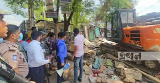 ফরিদপুরে সওজের জমি ও হাসপাতাল এলাকার অবৈধ স্থাপনা উচ্ছেদ